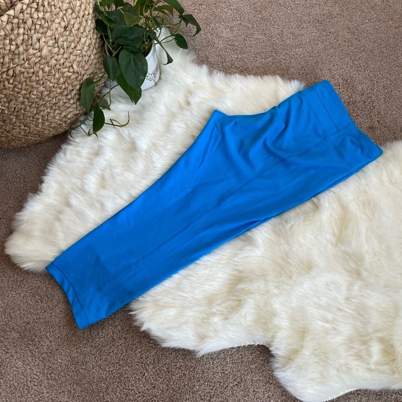 Under Armour All Seasons Crop - Picture 1 of 4